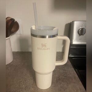 Stanley THE QUENCHER H2.0 FLOWSTATET™
TUMBLER | 40 OZ